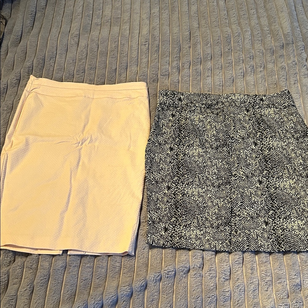 2x RW& Co size medium / large work skirts - comfortable/ good condition!